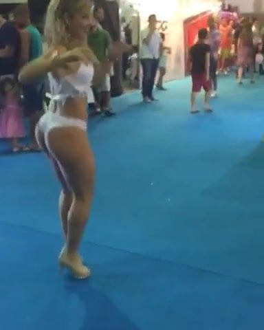 Brazilian Milf shakes booty and dances in her underwear