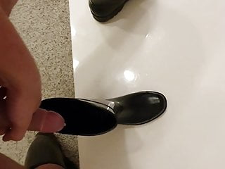 cum in the nora rubberboots of my girlfriend!