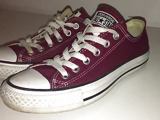 My Sister&#039;s Shoes: Converse low maroon Part 2 I 4K