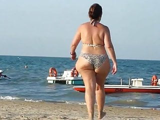 Matures Bbw video: Fat Bottomed Mature Jiggling Down The Beach In Bikini