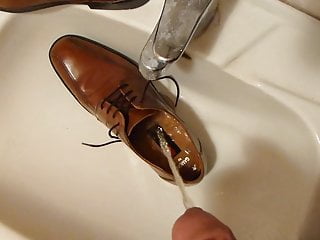Piss in men&#039;s dress shoe