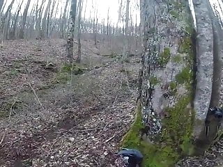 Sexe dans les bois en plein hiver
