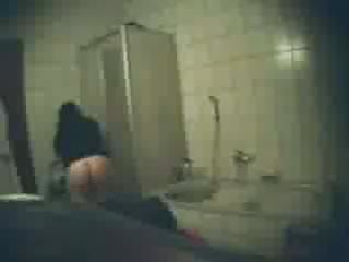 Beobachte meine Freundin Nicole heimlich im Badezimmer - Bild 2