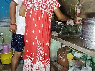  video: Indian bangali pinki vabi kitchen me kam kar rahi thi or davor aya room pe leja ke chodke vabi ki pussy ko jamke choda