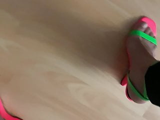 Cumming again in green and pink heels