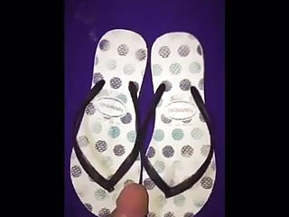 Havaianas ni ate kaka hubad lang.. 