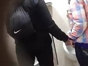 Pegando no pinto do garotao