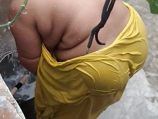 Bhabhi yallow panticot very sexy gaand
