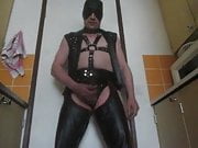 mr.mature leather masturbation