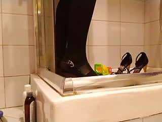 Pantyhose, Piss, Sublime Directory, Pissing
