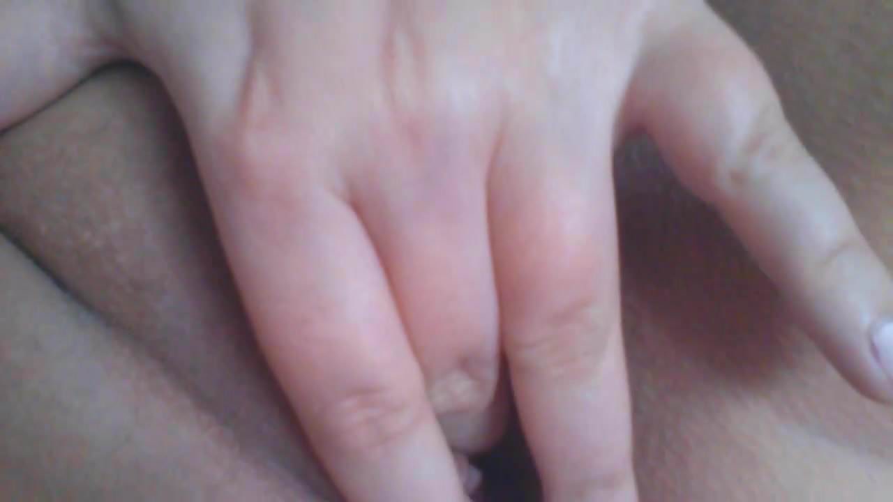 Die Freundin Wird Mit Den Fingern In Nasse Muschi Masturbiert