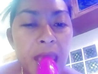 Thai Frau Liebt Den Dildo In Muschi Und Arsch