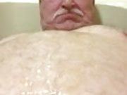 Fag P. Edo pisses in bath