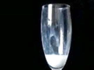 Das Glas wird gefuellt