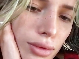 Bella Thorne facial