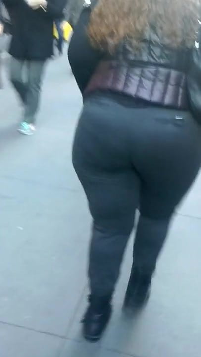 Big booty mulata nice walk sample clip from GLUTEUS DIVINUS