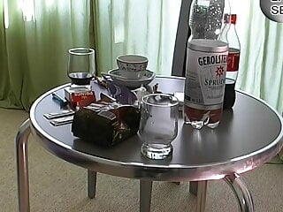 Lisa kommt woentlich um gefickt zu werden  - Bild 2