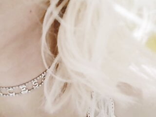  video: Gentle masturbation in beautiful white lingerie