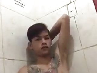 pinoy twink JO in bathroom for cam (1&#039;49&#039;&#039;)