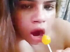 Desi hot girl showing her boob's 
