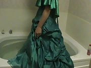 Pretty green dress in a tub pt1