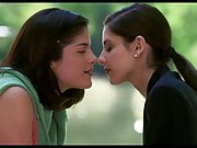 Selma Blair and Sarah Michelle Gellar – Hot Lesbian Kiss 4K
