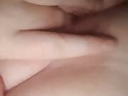 Slut fingering herself