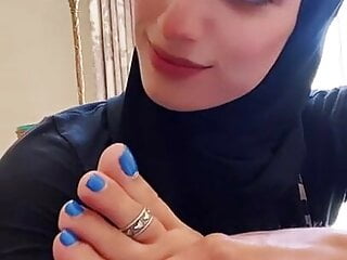 Hijabi feet