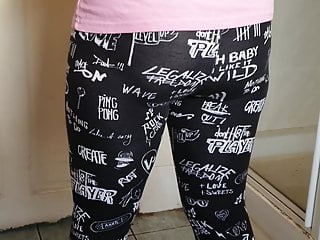 Mom Doesn 039 video: Lebanese step mom doesn't wear panties under leggings and has sex