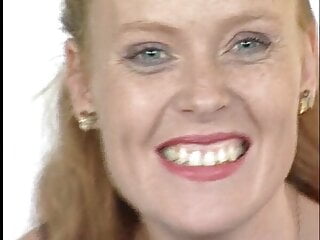 Rothaarige Milf Dildo rein und Schwanz blasen - Bild 2