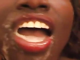 Deutsche Negerin saut mit Sperma rum - Bild 9