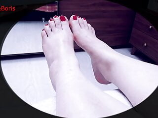 Shows Beautiful Toes video: Anna shows her feet and beautiful toes on the bed. sexy enough