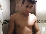 latino twink show on cam in mirror (19'')