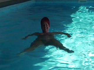 Pussy Water Big Nude Women Big Women Naked video: Annadevot - Naked swim in the pool