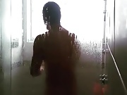 el titi en la ducha