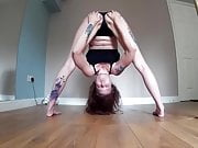 This girl fail doing yoga naked